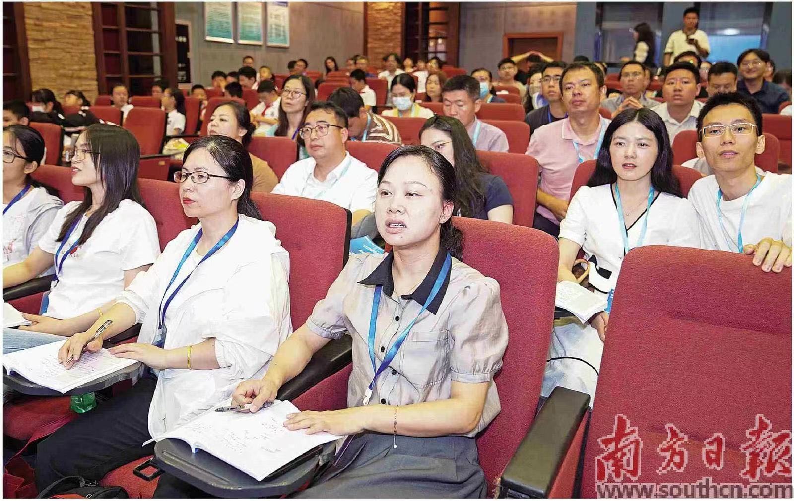 　　廣東切實(shí)加強(qiáng)教師隊(duì)伍建設(shè)管理改革，取得顯著成效。圖為2024年“全國科學(xué)教育暑期學(xué)?！敝行W(xué)教師培訓(xùn)（廣州會場）在華南師范大學(xué)開班。南方日報記者 鐘志輝 攝