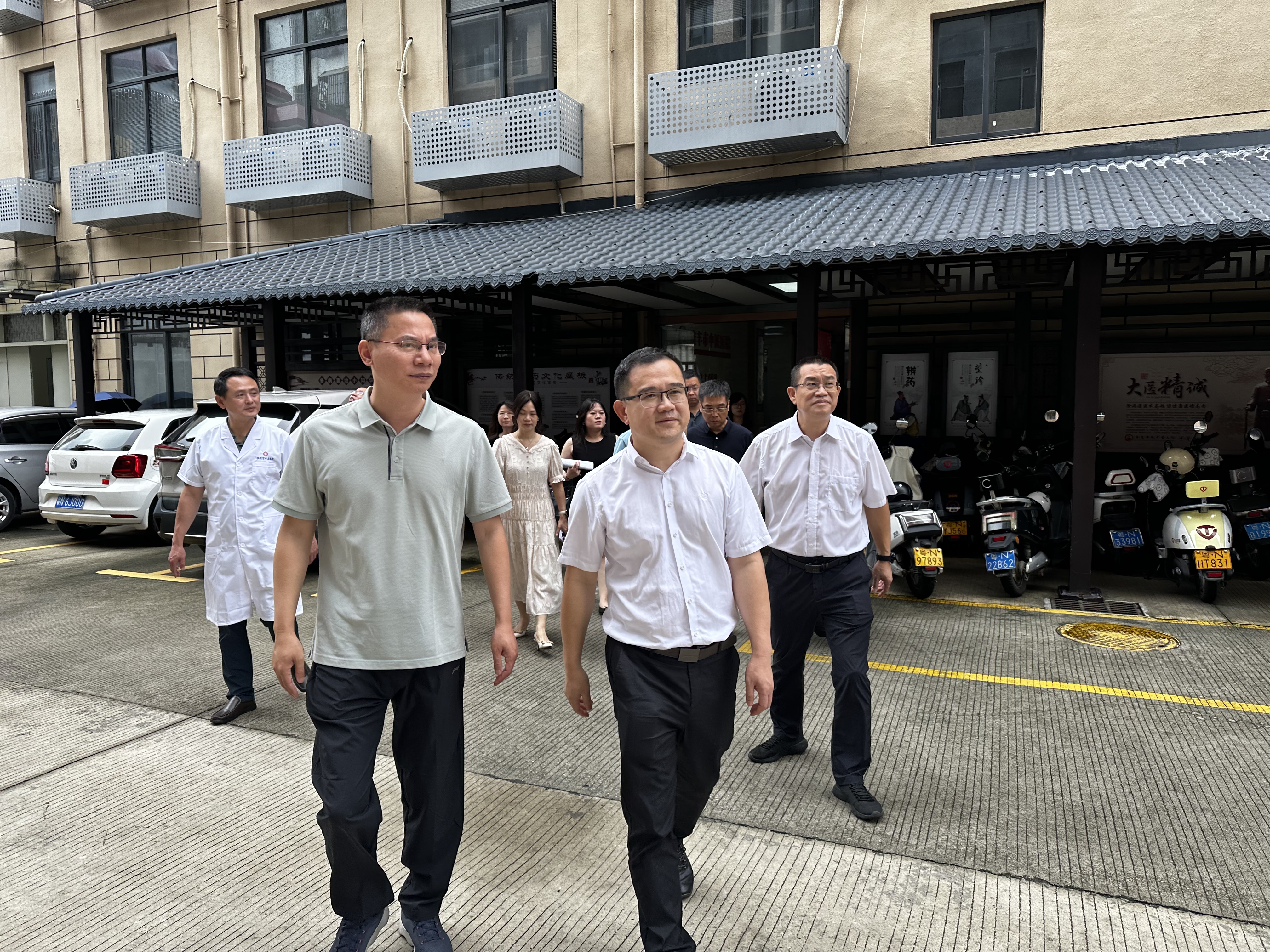 深圳市衛(wèi)生健康委調(diào)研組到陸豐市中醫(yī)醫(yī)院開(kāi)展“組團(tuán)式”幫扶調(diào)研 (2).jpg